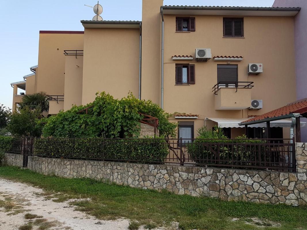 Apartment Matteo โรวีน ภายนอก รูปภาพ